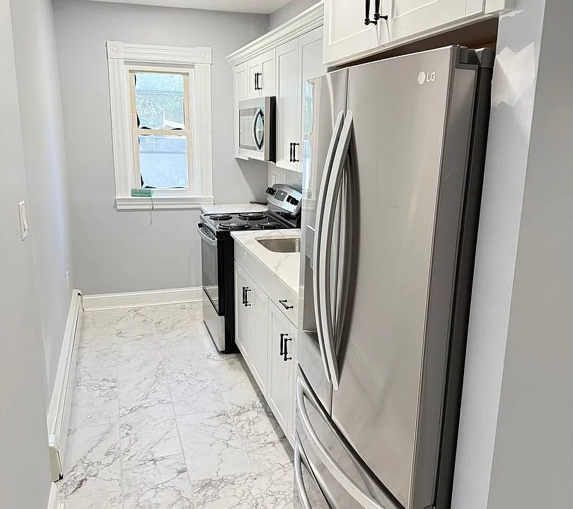 8 Lamprey St #1
