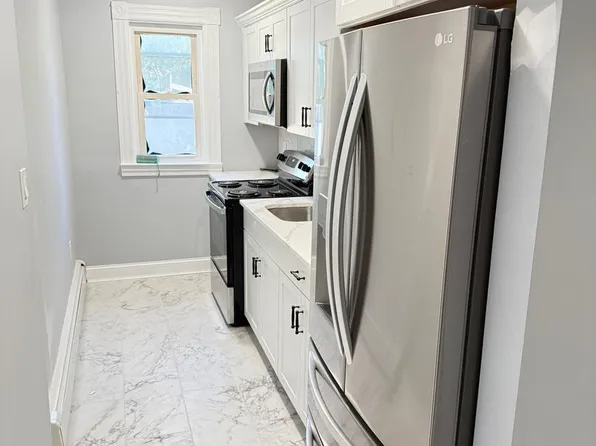 8 Lamprey St #1, Manchester, NH 03102