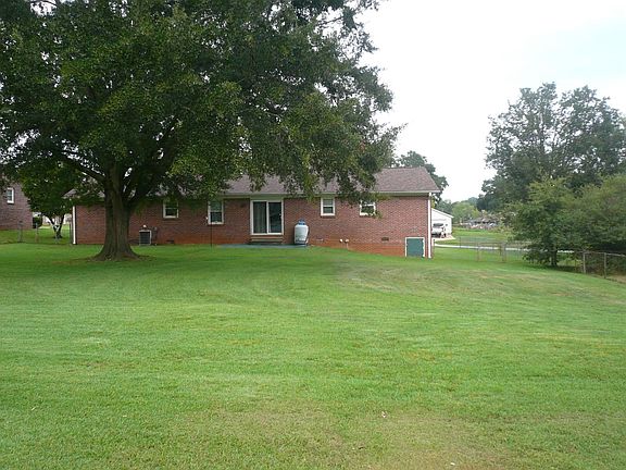5th image of 207 Ferndale Dr