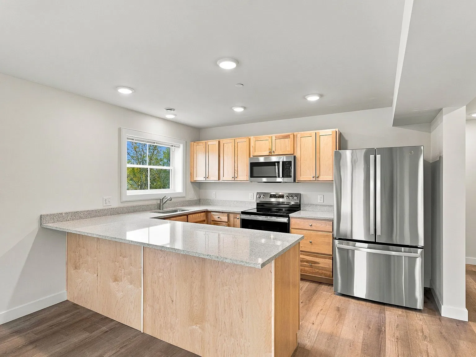 2 bed, 931 sqft, $2,650 — Photo 2