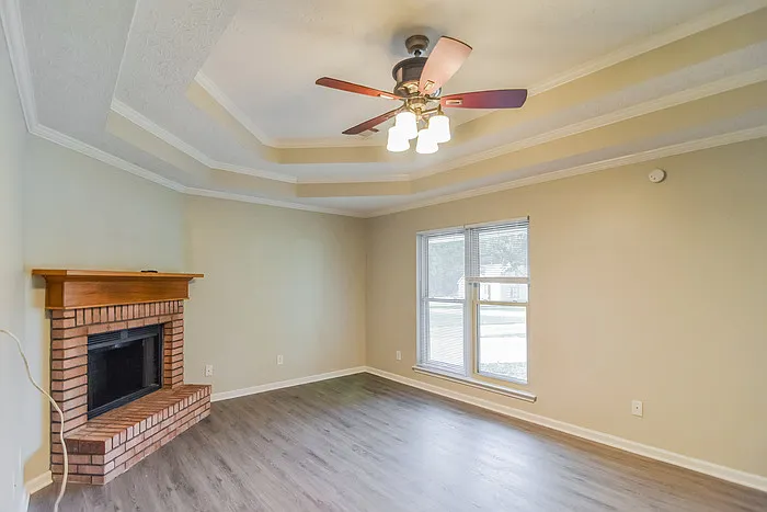 3 bed, 2.0 bath, 1271 sqft, $1,645 — Photo 3