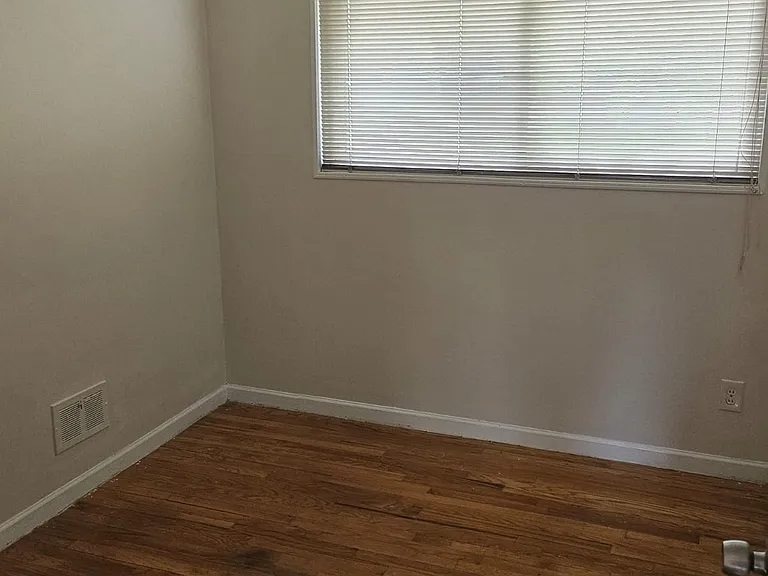 17301 Hanover Ave — Photo 5