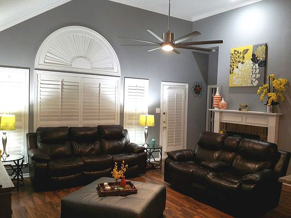 3rd image of 2808 Wandering Oak Dr