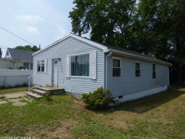 17 Grace Avenue, Port Monmouth, NJ 07758