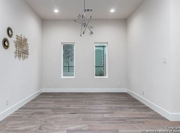 5th image of 15623 Albrecht Ln