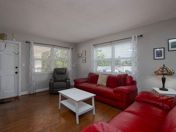 3rd image of 415 NE 2nd St APT 223