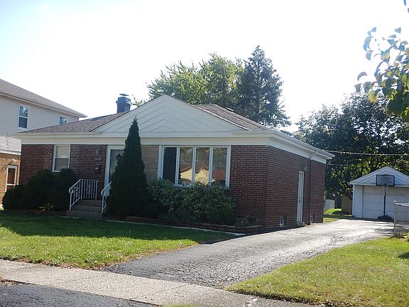 3rd image of 11117 Shakespeare St