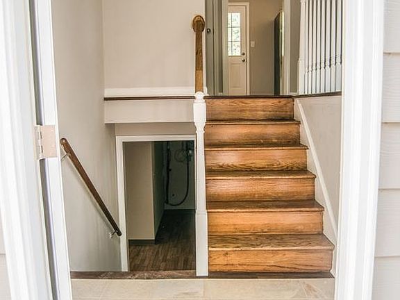 3rd image of 142 Weaver Hill Dr