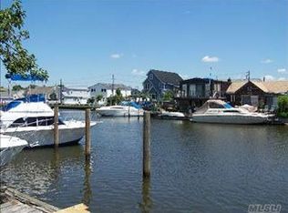 23 Sands Ln, Lindenhurst, NY 11757