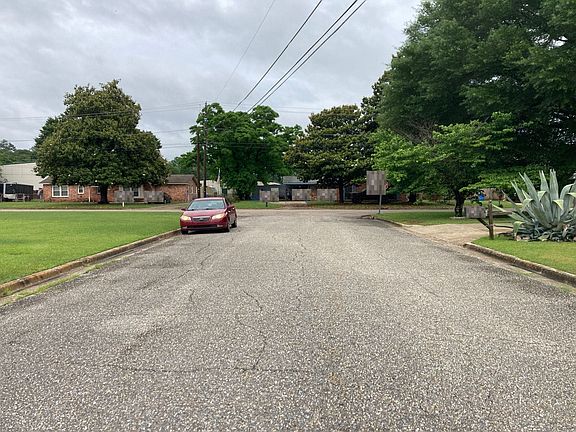 5th image of 122 Dale Dr