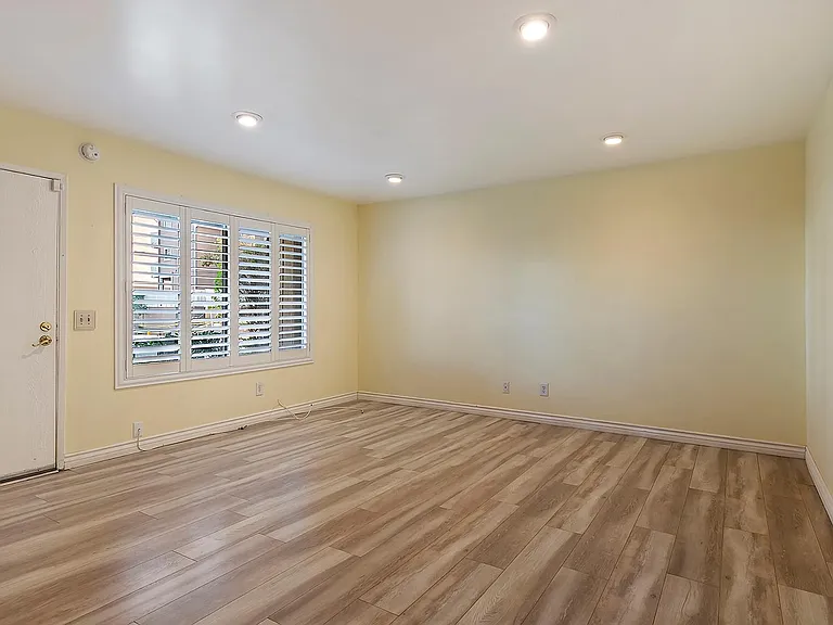 8707 Cedros Ave #7 — Photo 2