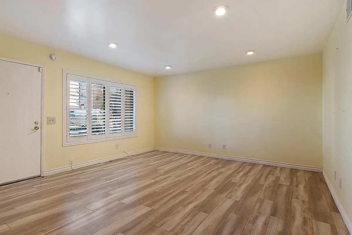Building Photo - 8707 Cedros Ave #7