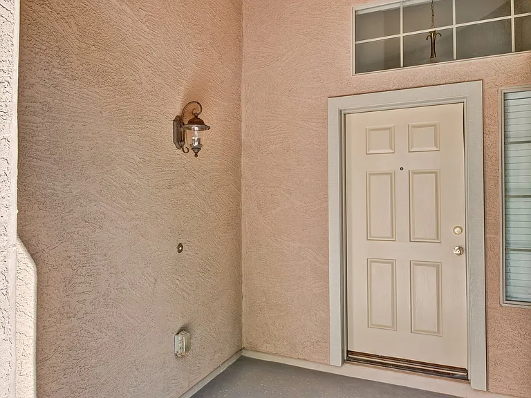 10115 W Parkway Dr — Photo 2