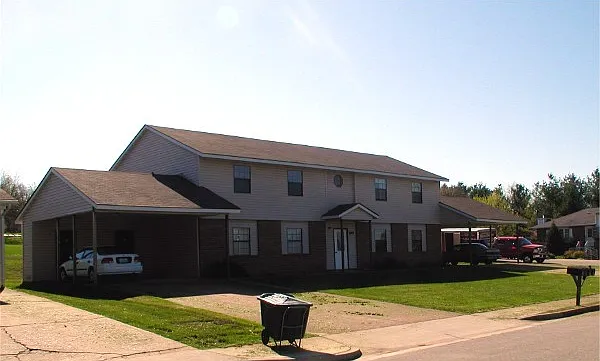 600 Wakefield Dr — Photo 1