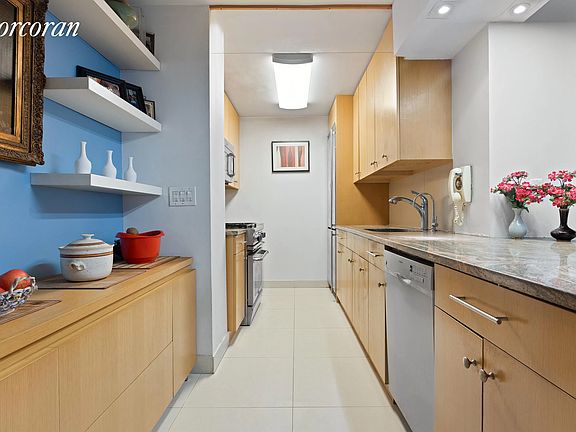 3rd image of 100 W 57th St APT 16K