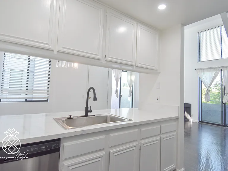 1727 Glendon Ave #208 — Photo 19