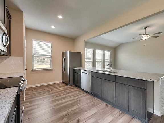 Kitchen with Appliances (Fridge, Dishwasher, Induction stove with oven, microwave & dishwasher)