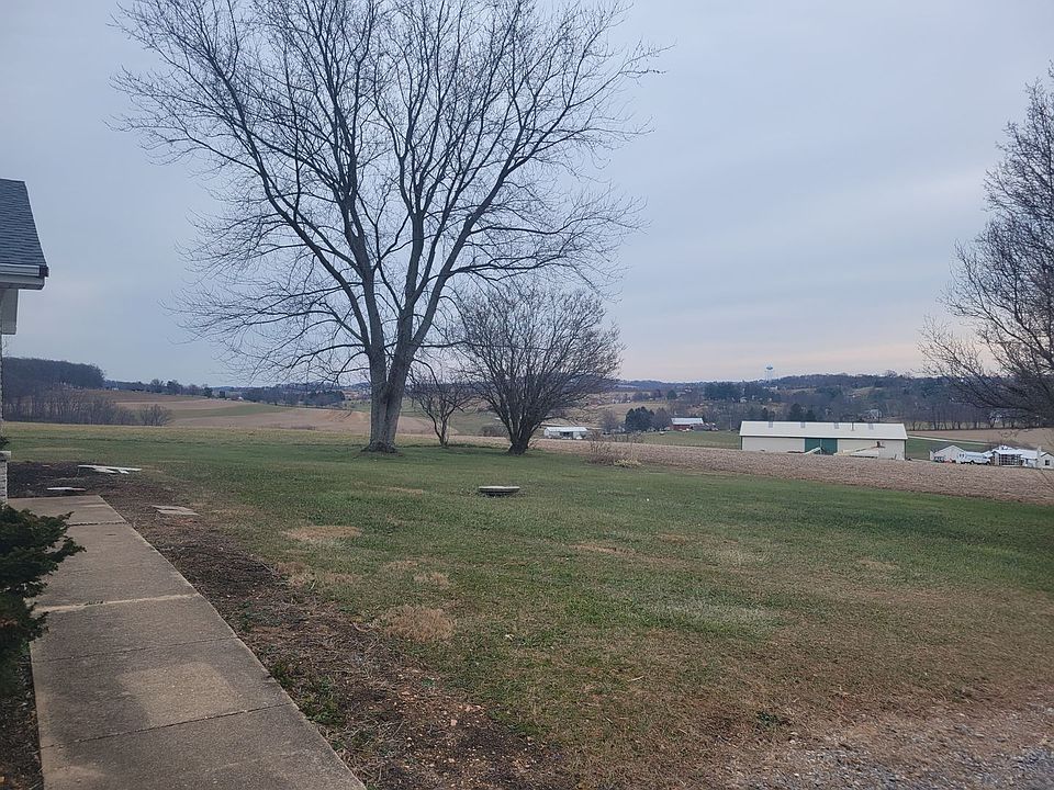 2nd image of 225 Oak Rd