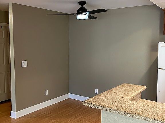 2nd image of 432 Edgehill Ln Unit 38