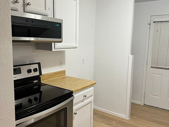 3rd image of 7009 Sunnybank Dr