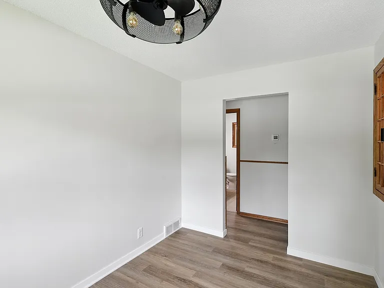 400 5th Ave — Photo 13