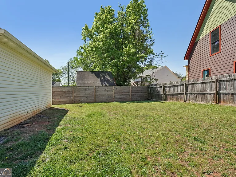 2596 Bates St SE — Photo 42