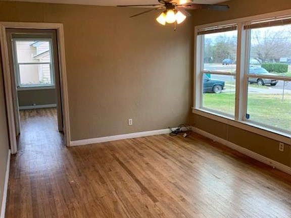 3rd image of 118 Circle Dr