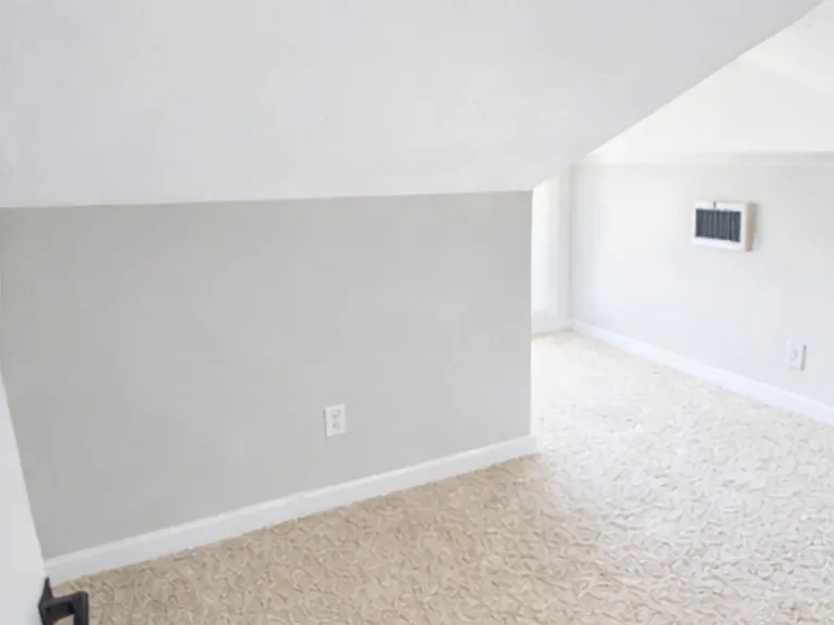 1135 N Bell St — Photo 15