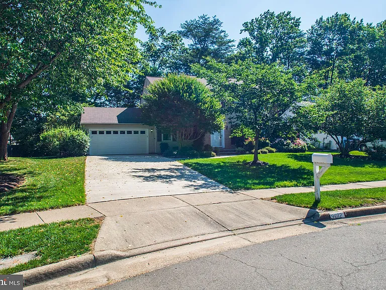 9012 Penn Manor Ct — Photo 10