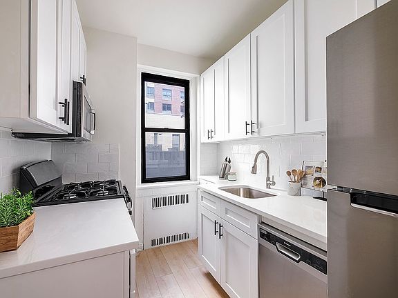 3rd image of 15501 90th Ave APT 1K