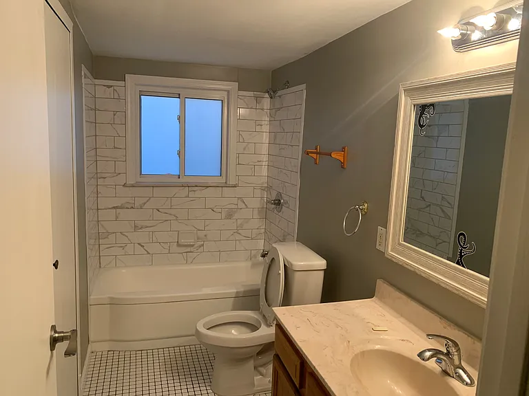 8346 N Grace St — Photo 8