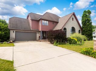 15700 Pine Rd, Oak Forest, IL 60452