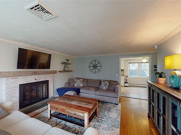 5th image of 53 Fisher St