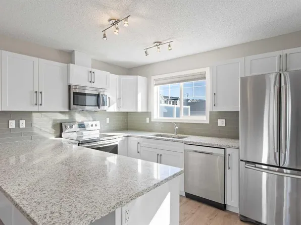 276 W Sunset Rd, Cochrane, AB T4C 0Z8