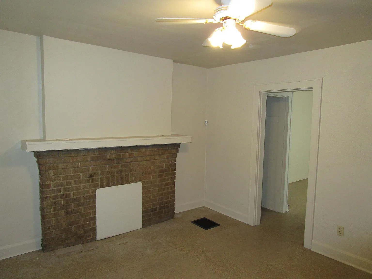 2 bed, 902 sqft, $997 — Photo 2