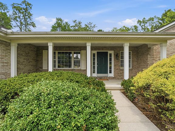 5th image of 9640 Millbrook Dr