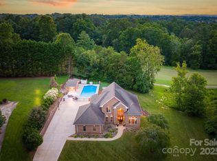 4137 Pinecrest Dr NE, Hickory, NC 28601