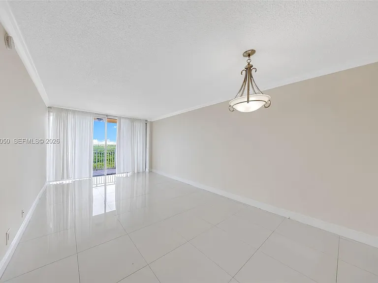 2450 NE 135th St #1006 — Photo 5