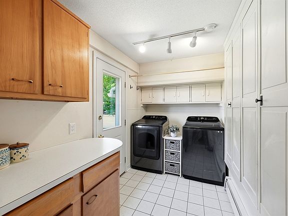 4th image of 126 Edward St