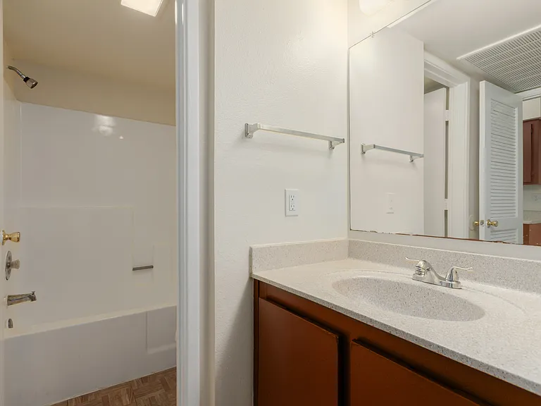 Finisterra Apartments — Photo 15