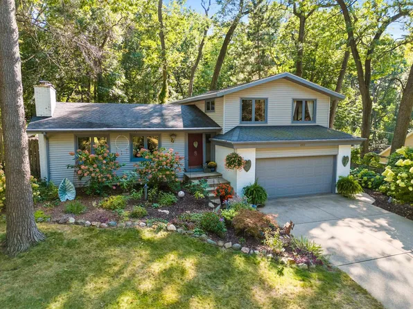 2818 Saint Ann Dr, Green Bay, WI 54311
