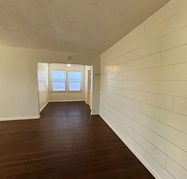 2517 Manor St — Photo 11