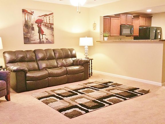3rd image of 4304 Aurora Cir #59