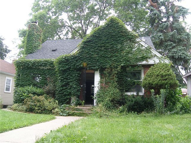 2nd image of 3026 Garfield St NE