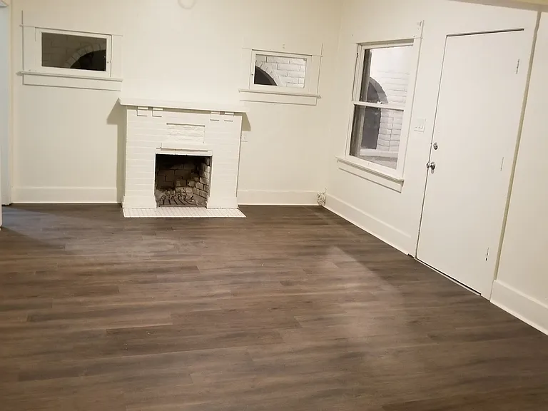 1216 E Pierce St — Photo 2