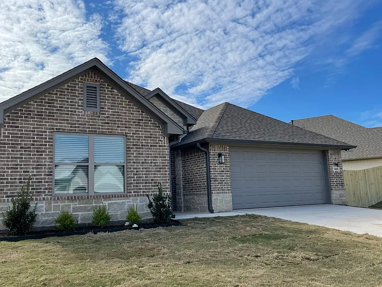 10008 Dayspring Dr — Photo 1