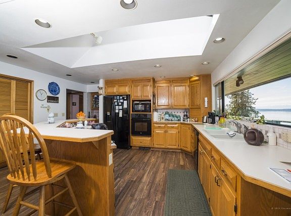 5th image of 901 Rocky Point Dr