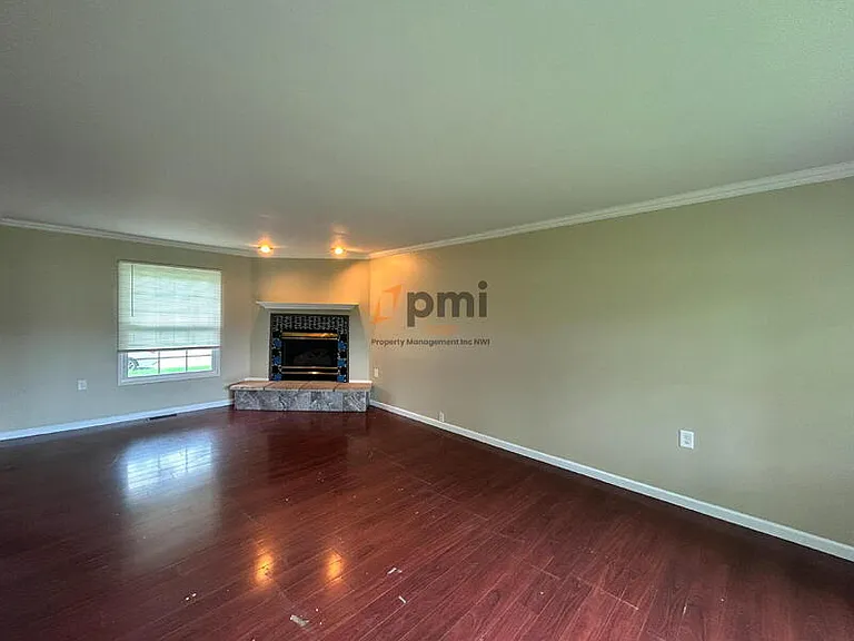 385 Briarwood Dr — Photo 5