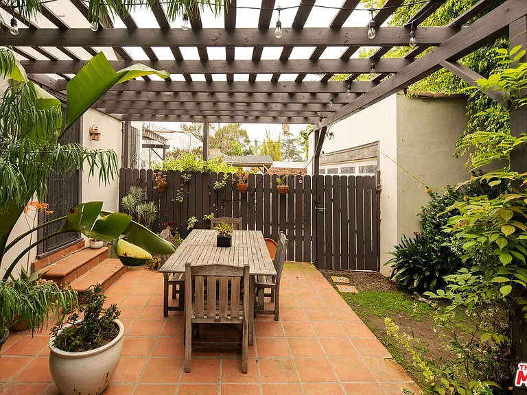 127 N Gower St — Photo 29