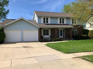 1307 Dover Rd, Bloomington, IL 61704